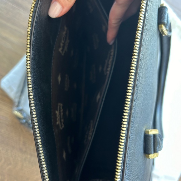 Beautiful classy Saffiano leather MCM bag. Comes with dust bag & straps - Picture 8 of 9